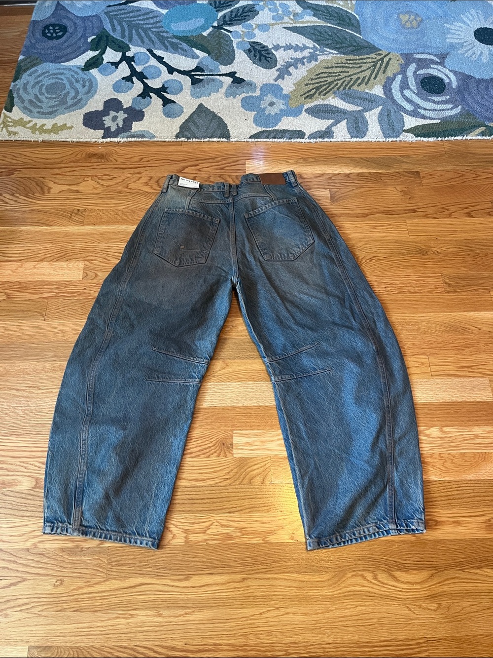 We The Free Good Luck Barrel Jeans Size 28 NWT - Picture 13 of 14
